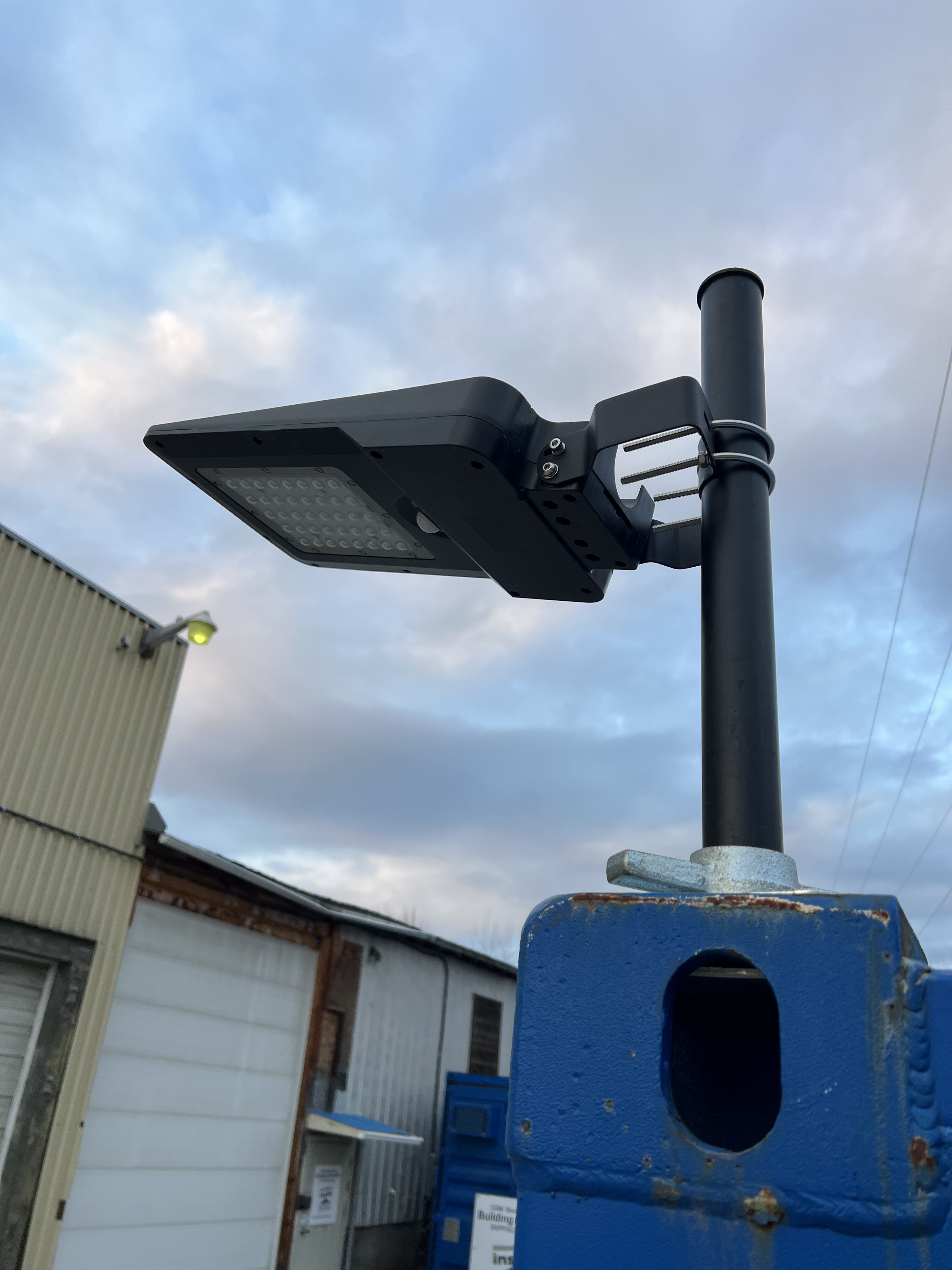 #4195 INSTA 15W SOLAR LIGHT FIXTURE