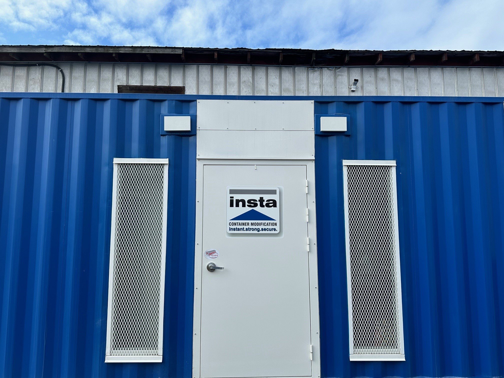 colors-white-6601-6062_White_Rhino_Door