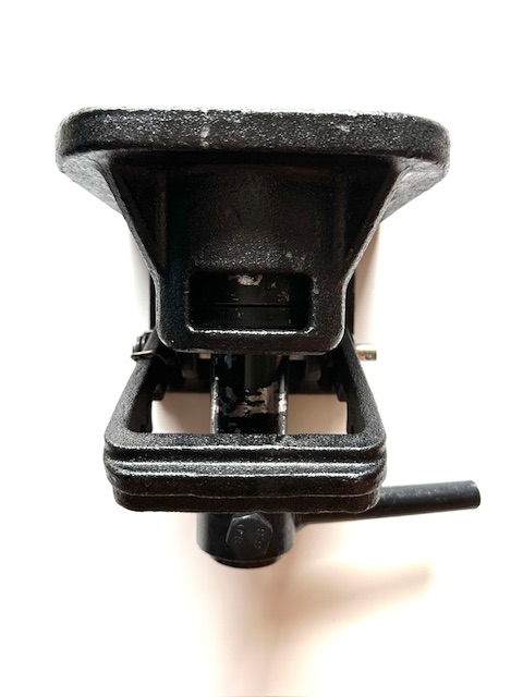 #6203 INSTA RETRACTABLE TWIST LOCK